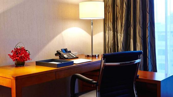 Desk in Deluxe