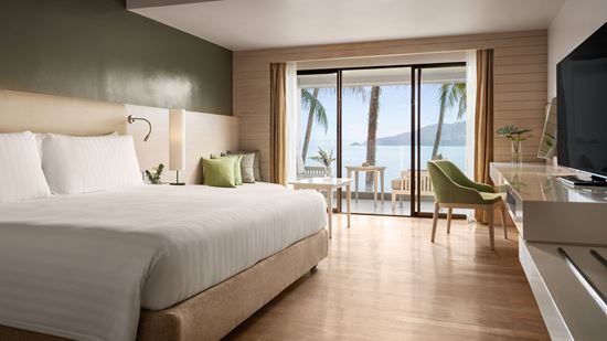 Deluxe Ocean Front Balcony